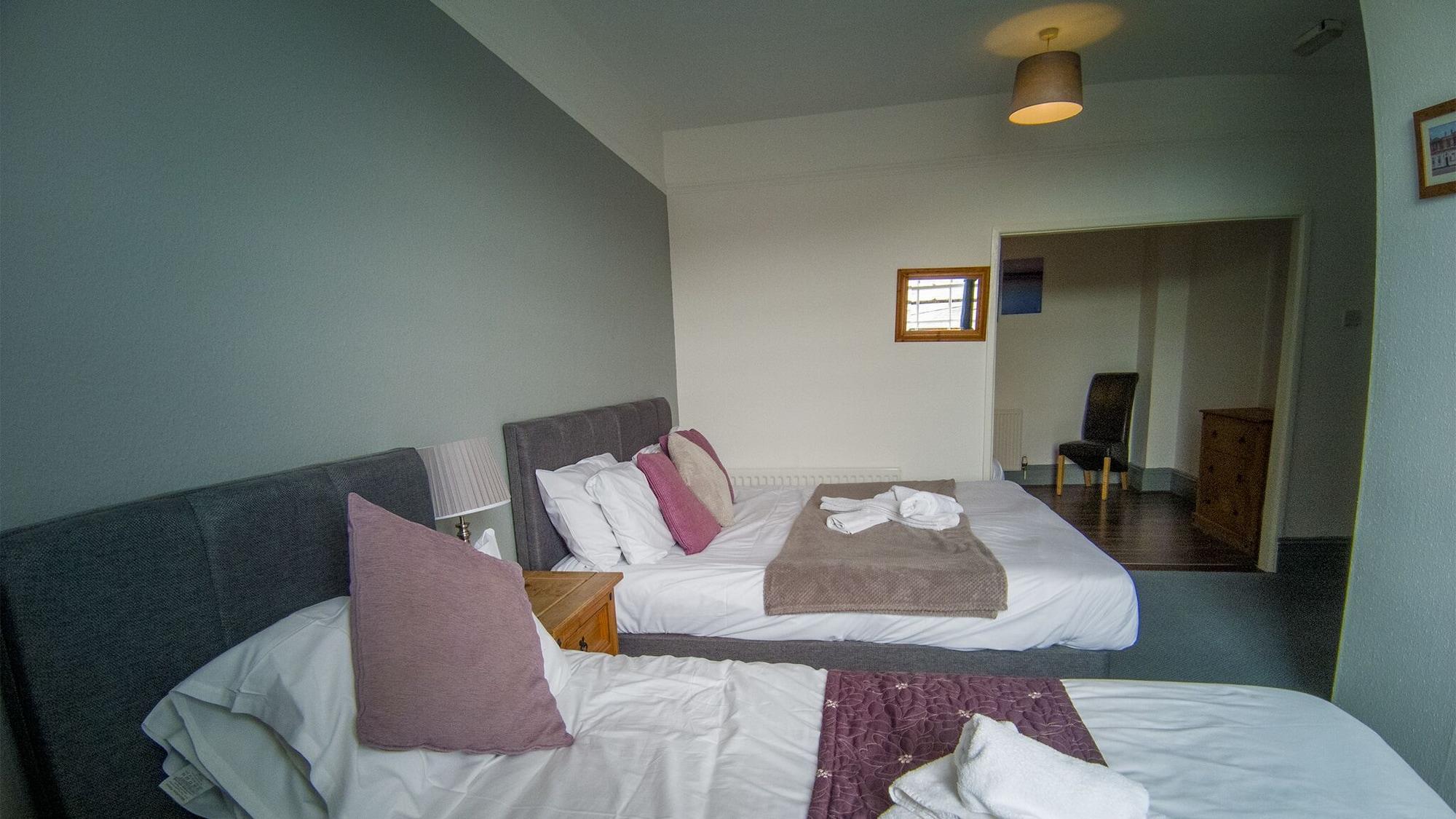 Stonehenge Inn & Shepherd'S Huts Bulford Eksteriør billede