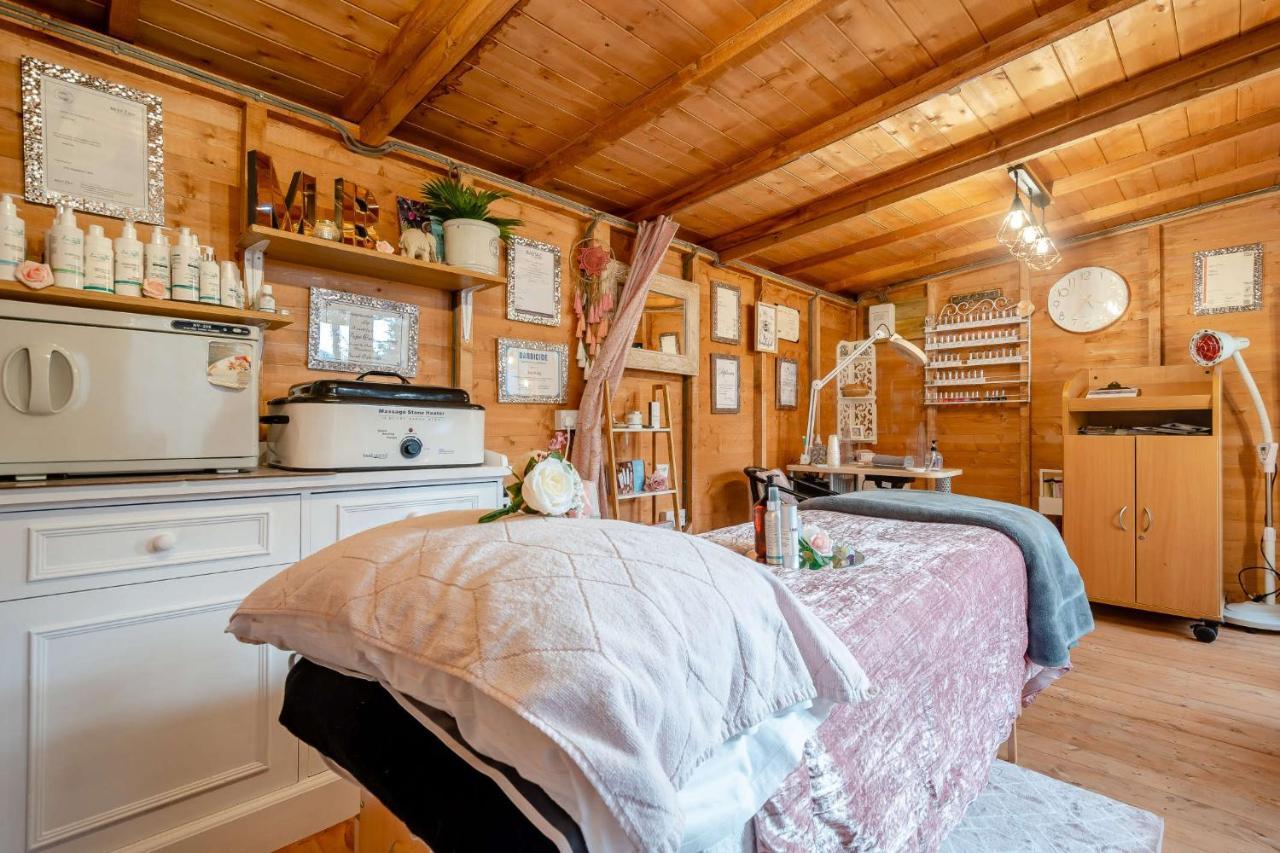 Stonehenge Inn & Shepherd'S Huts Bulford Eksteriør billede